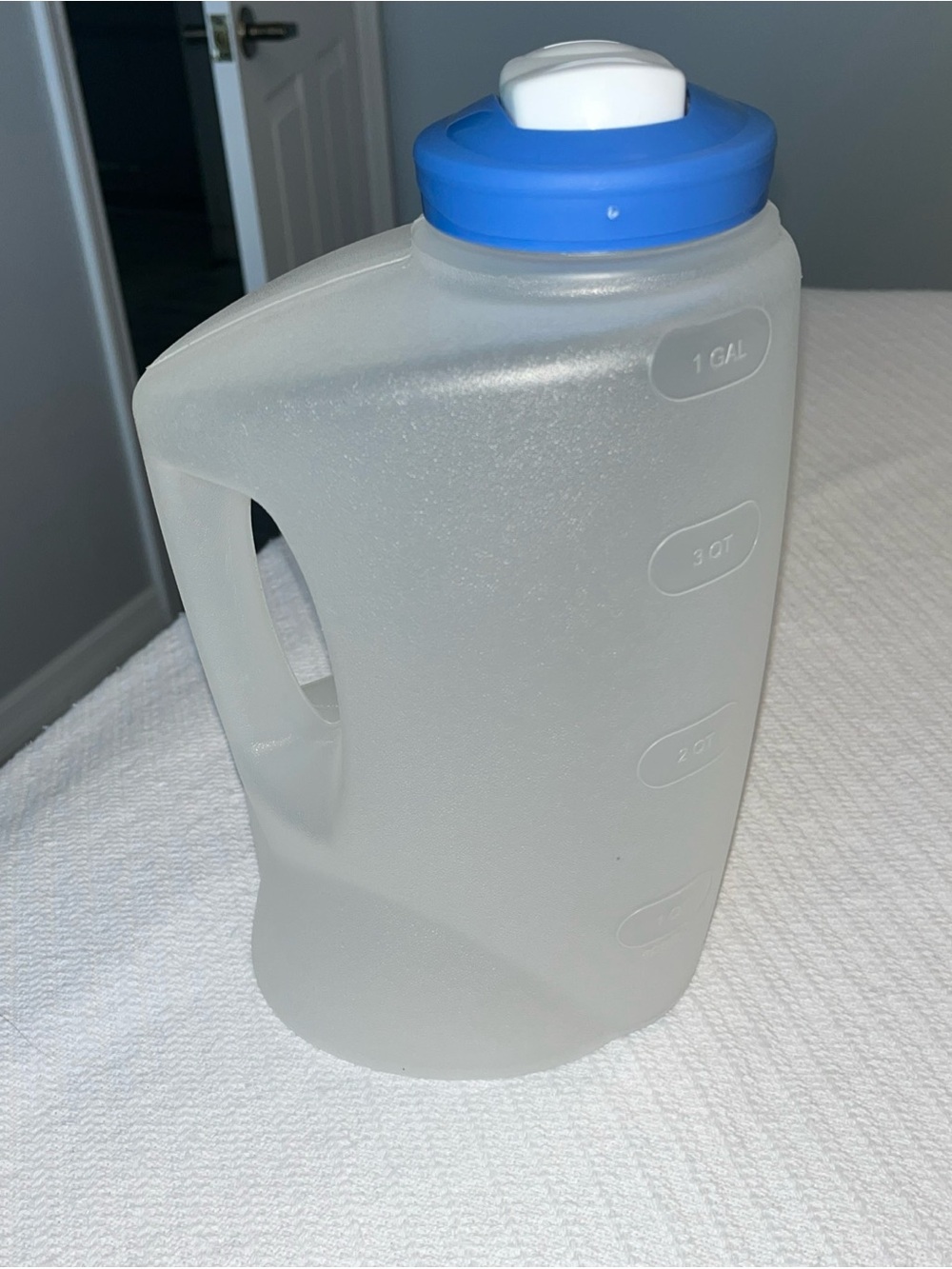 Lot of 3 vintage Rubbermaid pitchers - Picture 6 of 8